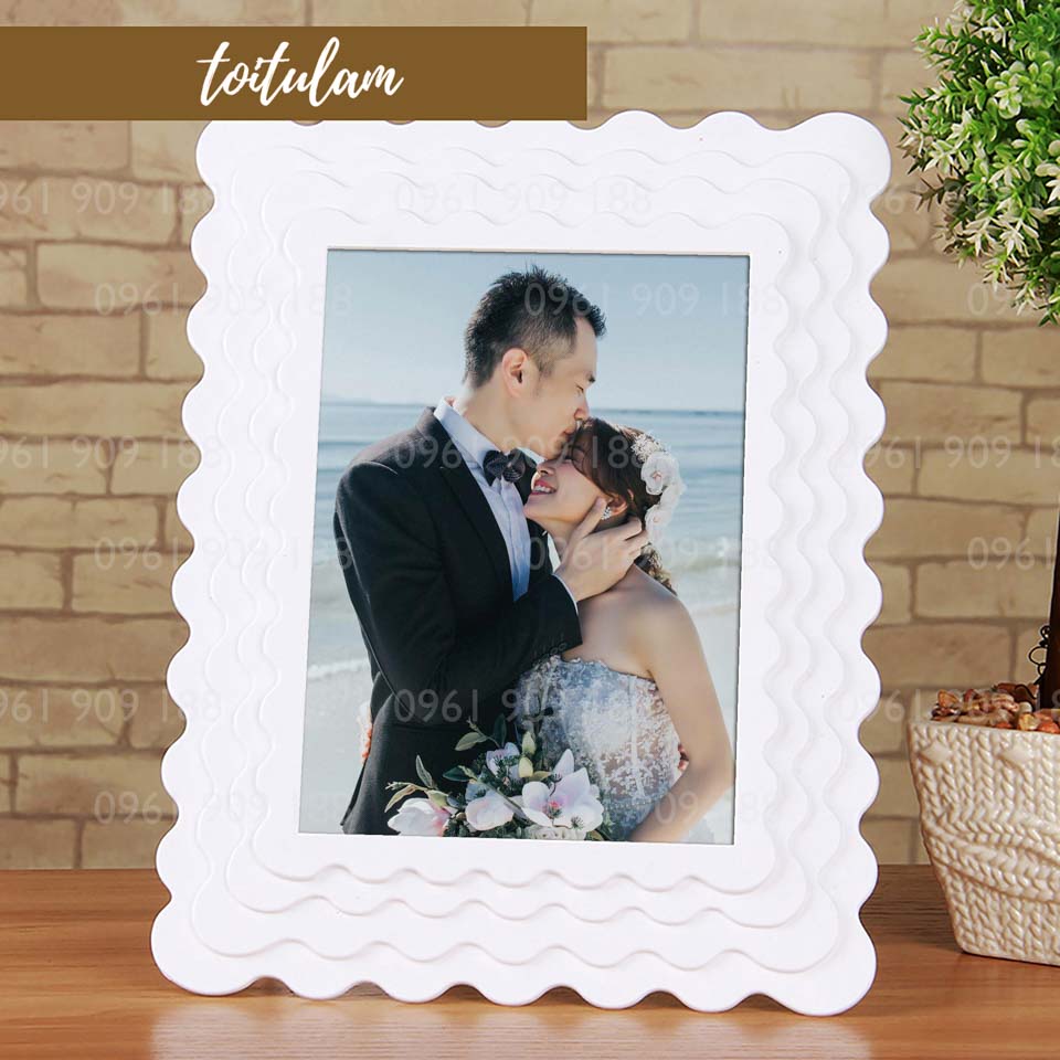 Khung ảnh bàn hoạ tiết lưới tình yêu