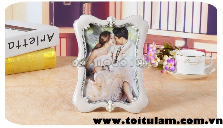 khung-anh-trang-tri-phong-cuoi