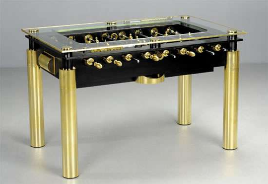 Vị trí số 3 thuộc về bàn Lux Gold Foosball Table giá trị 28.000$
