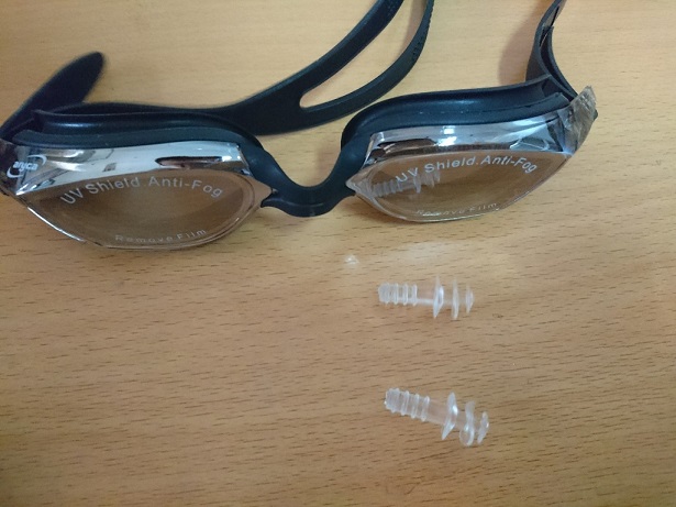 Kính và bịt tai tặng kèm