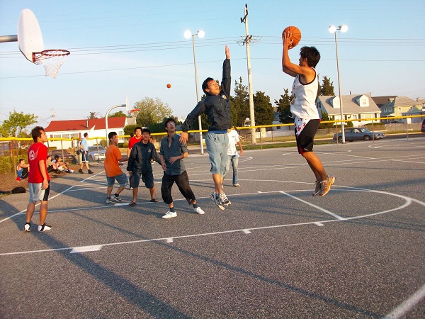 Động tác ném bóng giúp tăng chiều cao