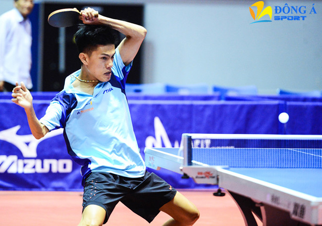 Học cách chơi bóng gần bàn