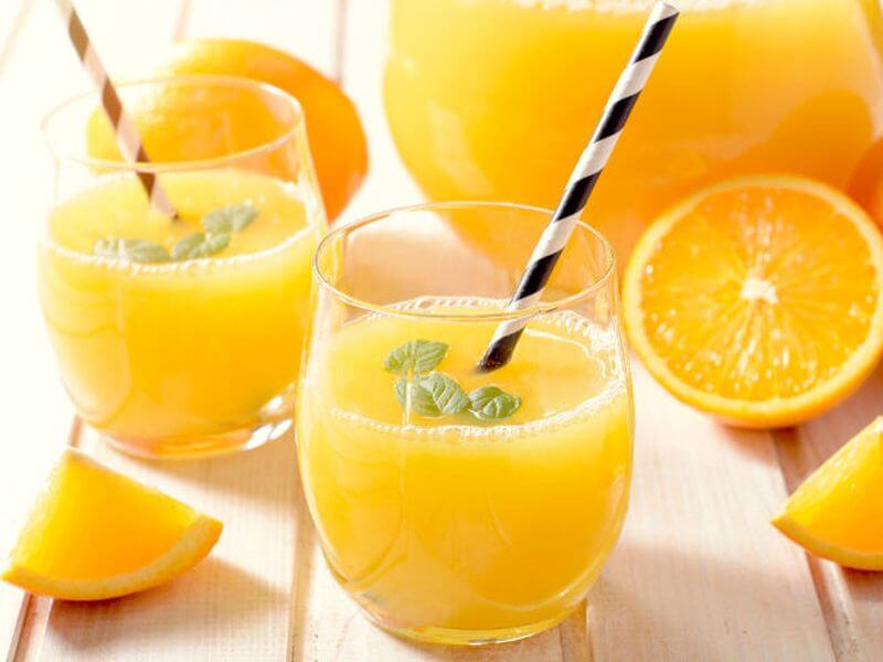 Uống nước ép cam tươi để giảm mỡ bụng