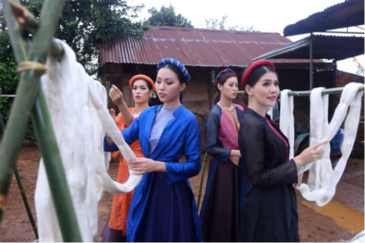 BST Lụa xưa của Sensorial trong Siêu Mẫu Việt Nam