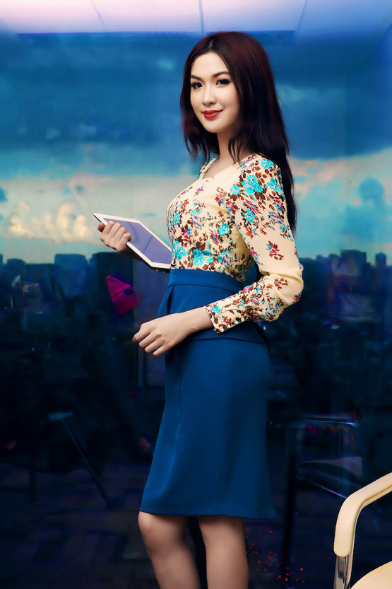 Đầm công sở nữ trung niên họa tiết hoa Sensorial