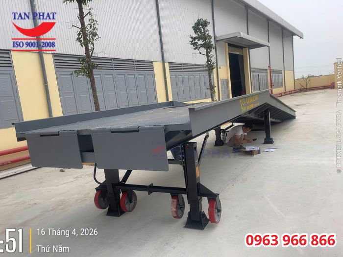 Tân Phát - Đơn vị cung cấp cầu dẫn lên container uy tín