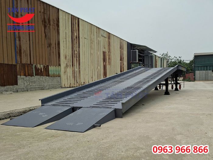 Bàn giao cầu dẫn xe nâng tại Hà Nội