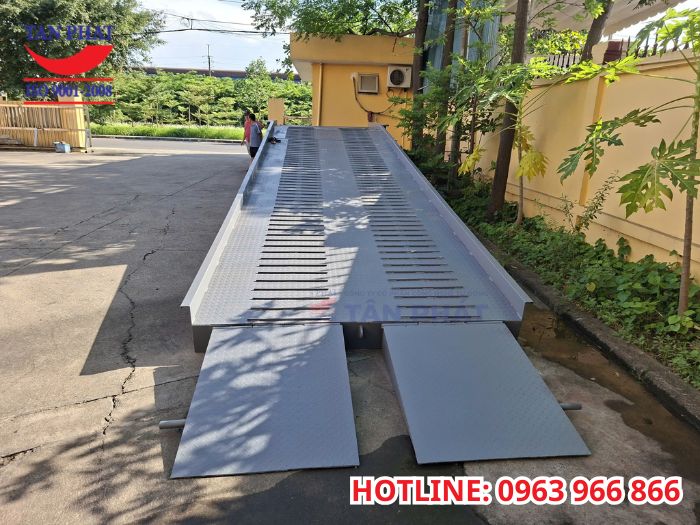 Lý do các doanh nghiệp ưa chuộng cầu dẫn xe nâng?