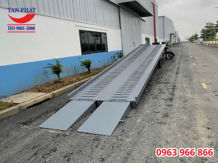 Bàn giao cầu dẫn xe nâng tại Hải Phòng