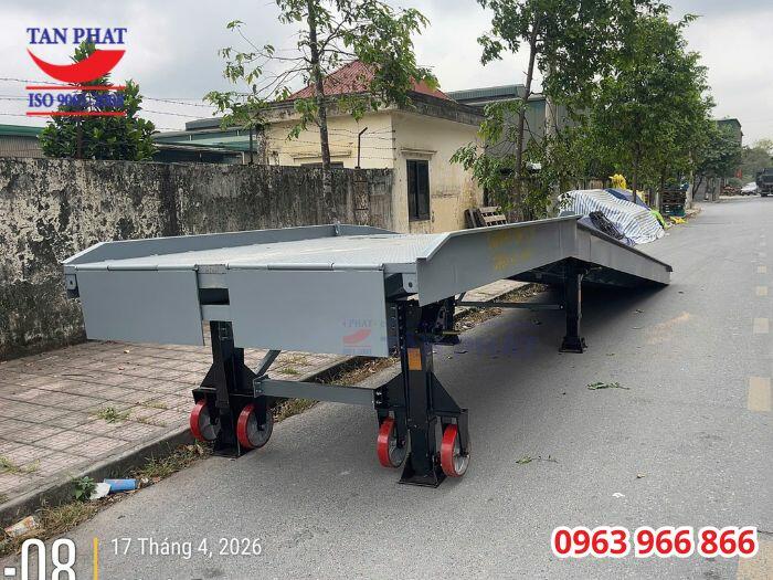 Cầu dẫn xe nâng 8 tấn -11m bàn giao tại Ninh Bình