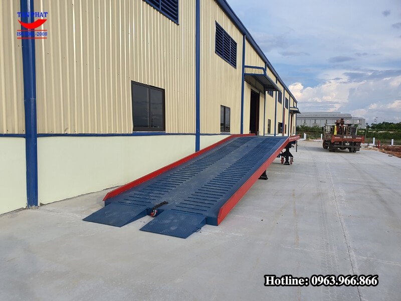 Bán cầu dẫn container tại Polymer Yên Bái