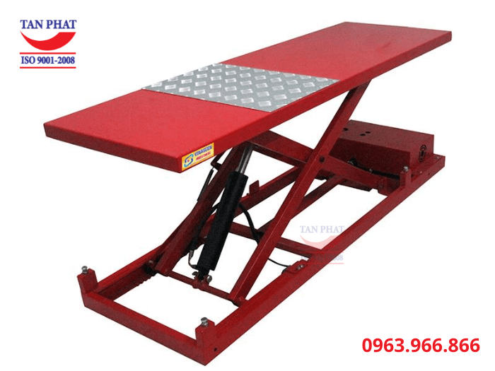 Bàn nâng xe máy thủy lực thường được dùng trong các cửa hàng mua bán, sửa chữa xe máy