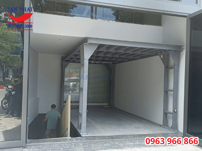 Bàn nâng ô tô thủy lực được lắp đặt hoàn thiện tại TP. Hà Nội