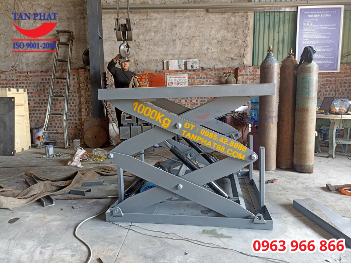 Bàn nâng 1 tấn được thiết kế và sản xuất phù hợp với nhu cầu sử dụng của khách hàng