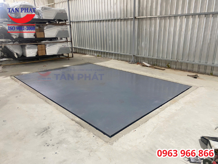 Bàn nâng 3000kg khi ở trạng thái không hoạt động