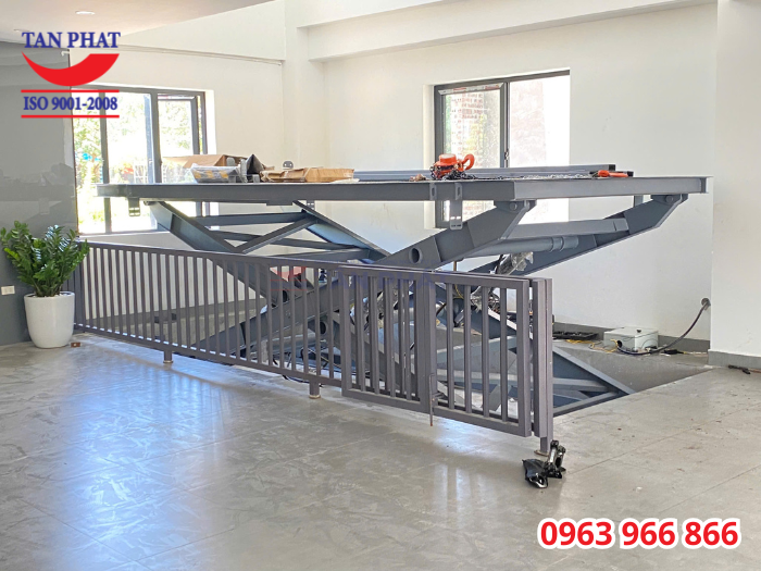 Bàn nâng ô tô thủy lực do Tân Phát sản xuất và lắp đtặ hoàn thiện