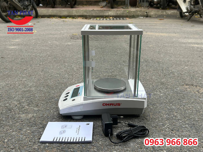 Cân được nhập khẩu chính hãng từ thương hiệu Ohaus, cung cấp ra thị trường với đầy đủ giấy tờ đi kèm