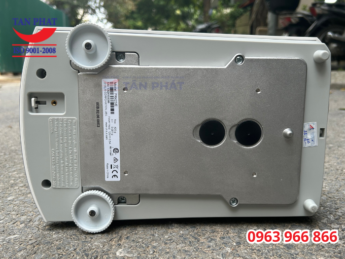 Tem dán thể hiện thông số kỹ thuật của cân rõ ràng