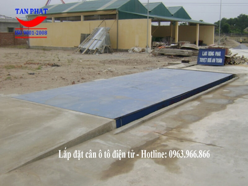 Cầu cân ô tô 40 tấn lắp đặt kiểu nửa nổi nửa chìm được triển khai lắp đặt bởi công ty Tân Phát