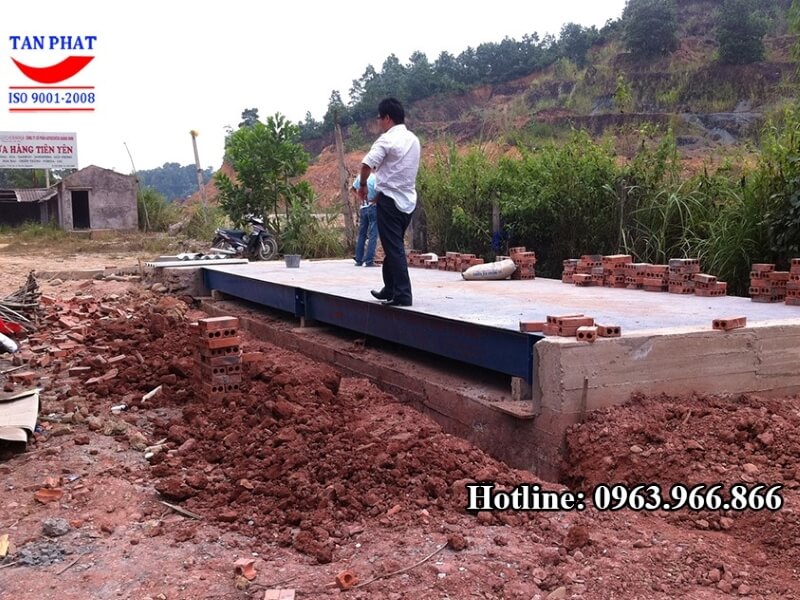 Cân ô tô 60 tấn - 12x3m triển khai lắp đặt tại tỉnh Quảng Ninh. Đây là một trong những trạm cân được triển khai lắp đặt theo công nghệ mới nhất giai đoạn 2010 tại tỉnh này.