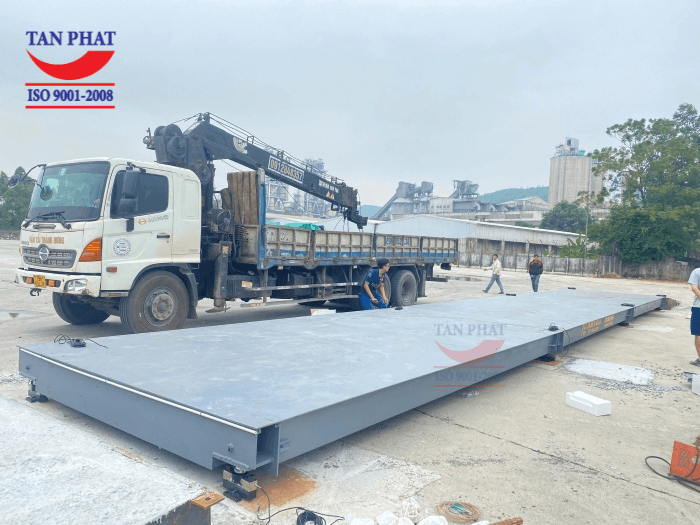 Đây là trạm cân ô tô kiểu nổi, toàn bộ hệ thống bàn cân và thiết bị được lắp đặt nổi trên mặt đất