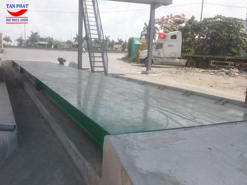 Hình ảnh cầu cân ô tô được kết cấu từ chất liệu sắt I đúc, I350 một loại chất liệu kết cấu tốt nhất, phù hợp nhất trong các loại cân ô tô xe tải hiện nay.