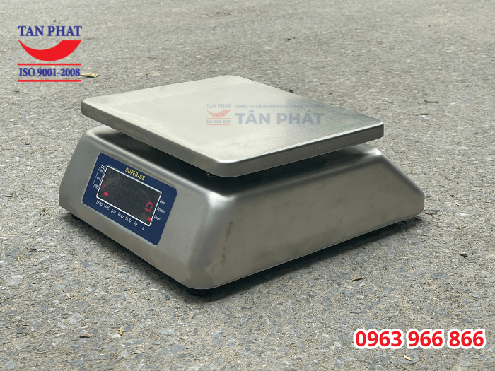 Cân được thiết kế với khả năng chống nước tốt, màn hình 2 mặt