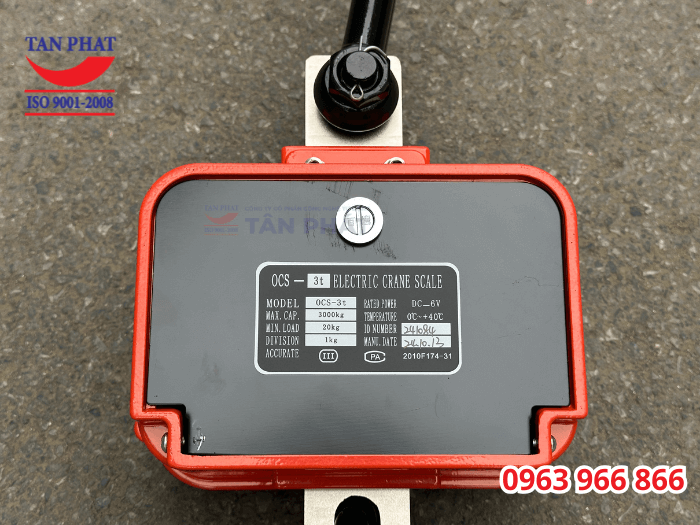 Thông số cân được in ngay mặt sau cân giúp người dùng có thể dễ dàng xác nhận