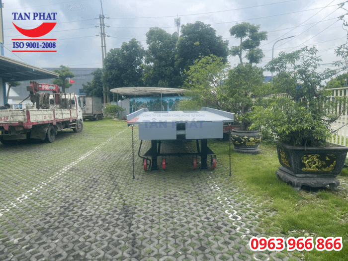 Nhờ hệ thống chân chống Fuwa và bánh xe PU, cầu có khả năng nâng hạ và di chuyển linh hoạt