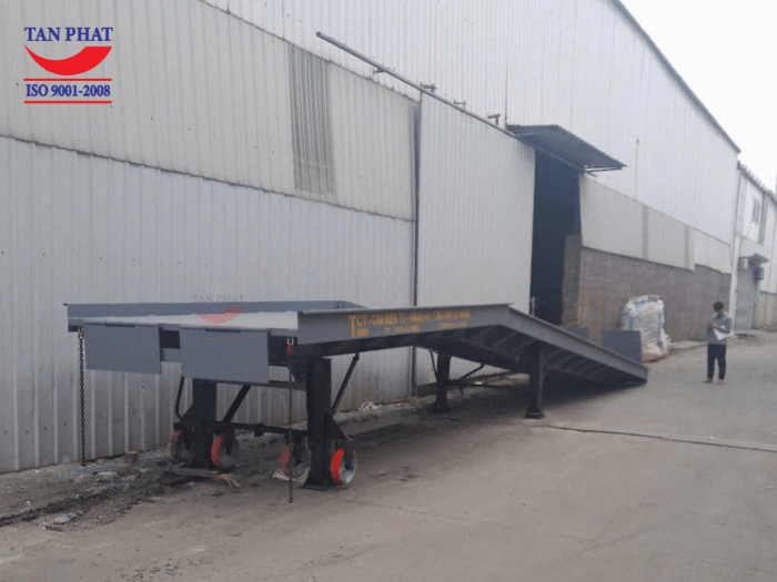 Cầu dẫn xe nâng lên container 10 tấn, Tân Phát bàn giao hoàn thiện tại Văn Lâm, Hưng Yên