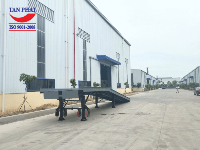 Cầu sử dụng chân chống Fuwa và bánh xe PU di chuyển