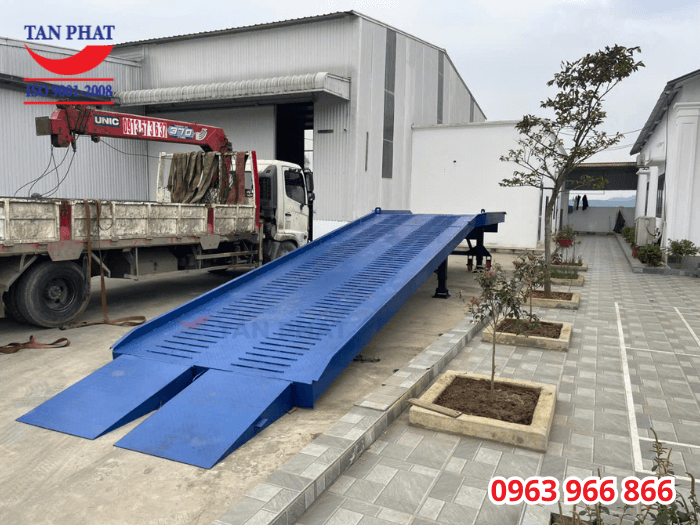 Cầu lên container 8 tấn, kích thước 11x2.35m bàn giao hoàn thiện tại thành phố Việt Trì