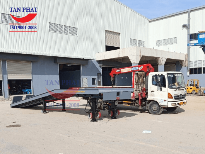 Cầu sử dụng chân chống Fuwa và bánh xe PU di chuyển, nâng hạ linh hoạt