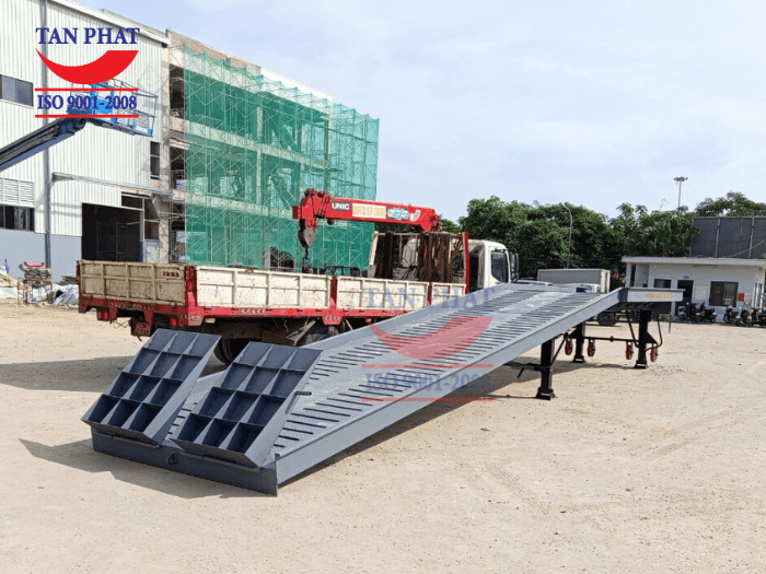 Mặt cầu dẫn chống trượt thép phi gân, đảm bảo an toàn cho xe nâng di chuyển lên/xuống cầu