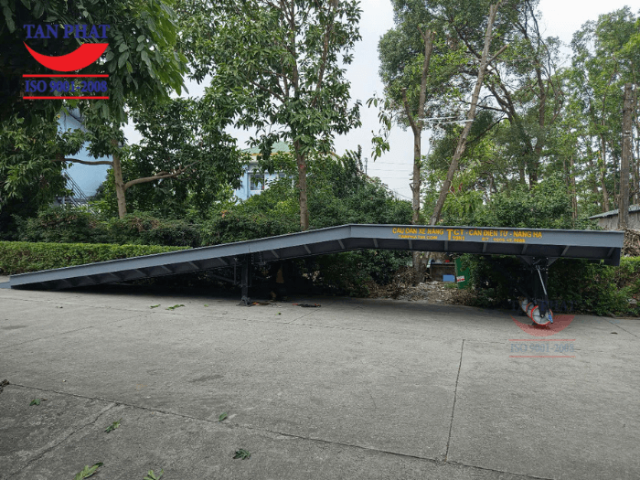 Cầu dài 13m, đáp ứng nhu cầu sử dụng của khách hàng với kiện hàng hóa có kích thước và khối lượng lớn