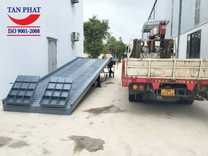 Cầu container 12 tấn, chiều dài 13m do Tân Phát sản xuất và bàn giao, lắp đặt tại thành phố Hải Dương