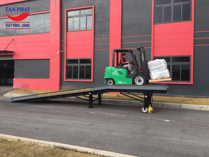 Quá trình thử tải cầu container 6 tấn tại doanh nghiệp của khách hàng
