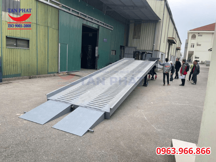 Mặt cầu chống trượt thép phi gân và thép vuông đặc