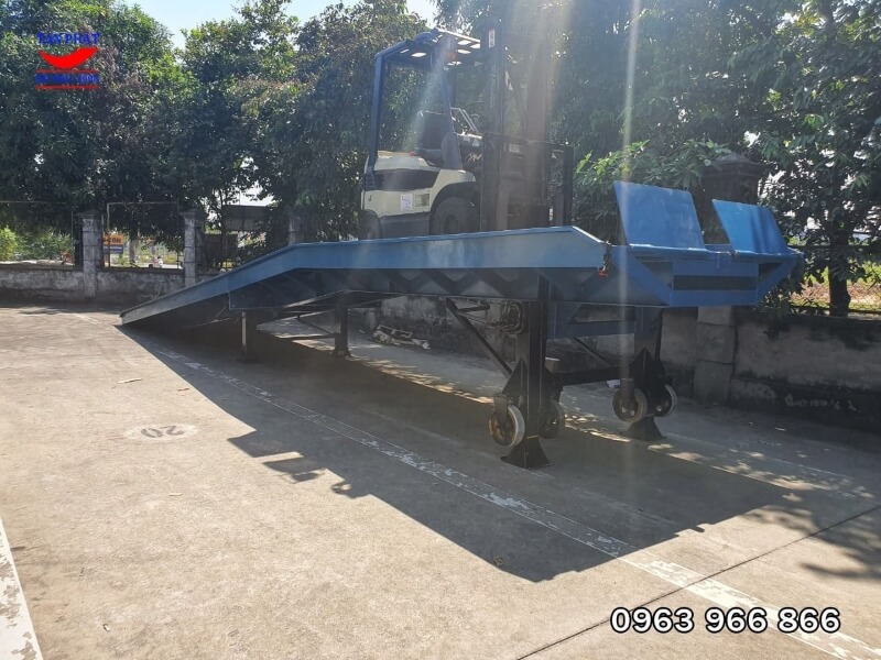 Cầu dẫn xe nâng lên container - Sản phẩm đắc lực hỗ trợ xe nâng trong quá trình bốc dỡ hàng lên/xuống thùng container