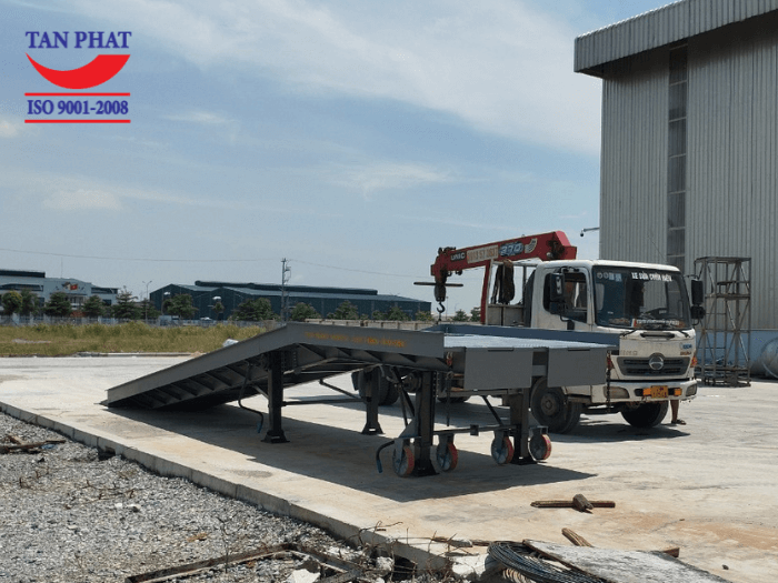 Cầu dẫn có thiết kế dầm chịu lực chắc chắn, từ thép U, I đúc đạt chuẩn chất lượng