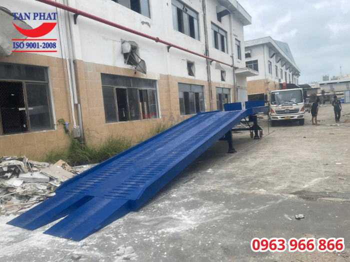 Cầu dẫn xe nâng lên container 10 tấn, kích thước 11x2.35m giao tại huyện Kiến An, TP. Hải Phòng