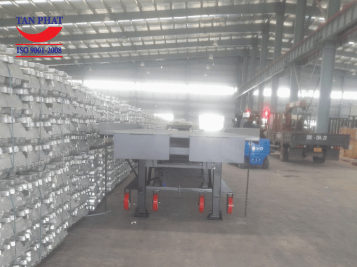 Chân chống Fuwa và bánh xe PU giúp cầu có khả năng nâng hạ và di chuyển linh hoạt