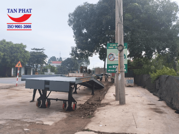 Cầu sử dụng chân chống Fuwa và bánh xe PU