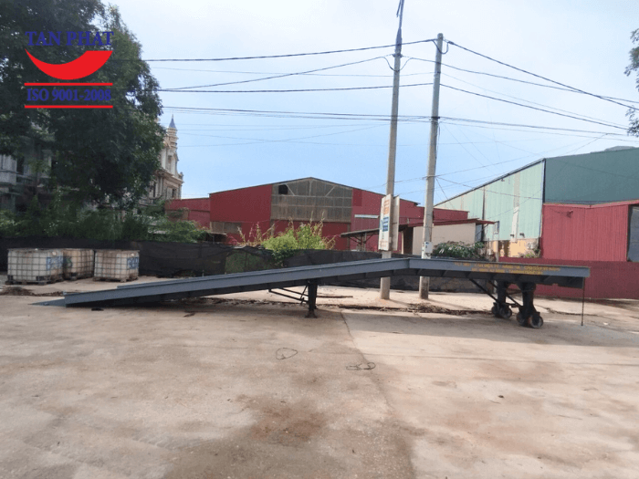 Cầu dẫn dài 13m, đoạn bằng 4m, đoạn dốc 8m đáp ứng nhu cầu sử dụng của khách hàng