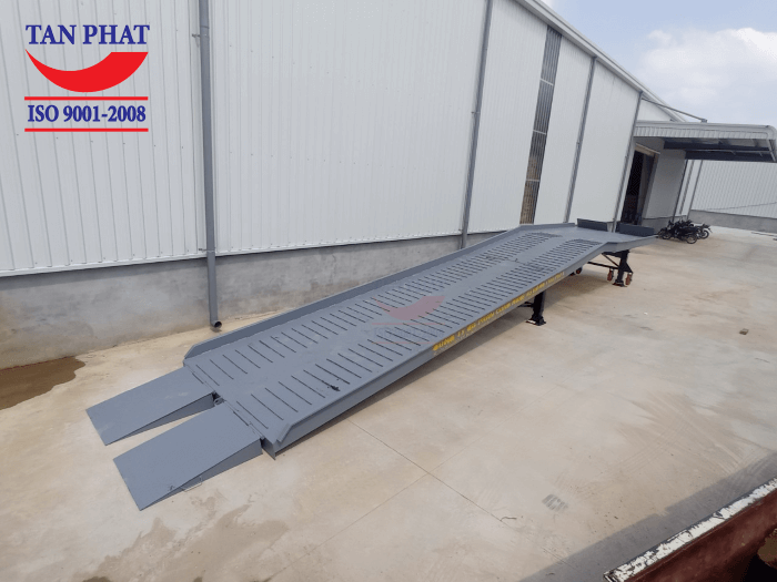 Cầu container 10 tấn, dài 13m do Tân Phát sản xuất và bàn giao tại Phú Thọ tháng 10/2023