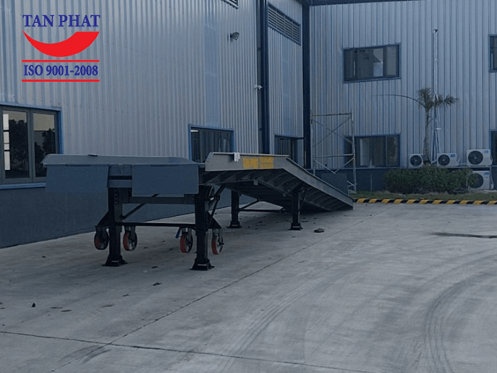 Phương án cầu xe nâng di động với hệ thống chân chống Fuwa và bánh xe PU