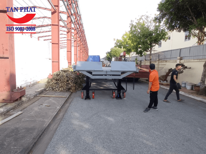 Hệ thống chân chống romooc Fuwa và bánh xe PU