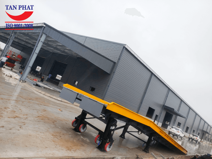 Sử dụng chân chống Fuwa có khả năng nâng hạ cùng hệ thống bánh xe PU giúp cầu có thể di chuyển từ vị trí này sang vị trí khác.