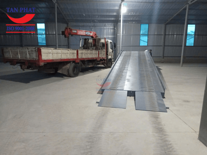 Mặt cầu chống trượt thép phi gân, đảm bảo an toàn trong quá trình xe nâng lên/xuống cầu