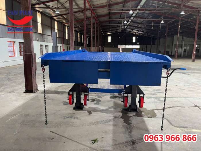 Cầu dẫn được bàn giao kèm theo xích chống trượt giúp đảm bảo an toàn khi vận hành